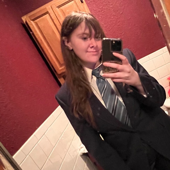 Meet your Posher, Ariel - Picture 1 of 1